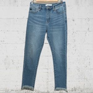Frayed hem skinny jeans